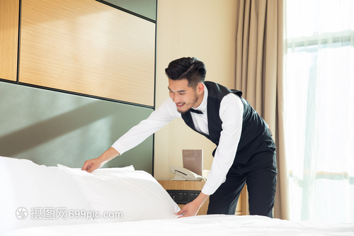 客房枕芯整理标准化流程与酒店管理提升
